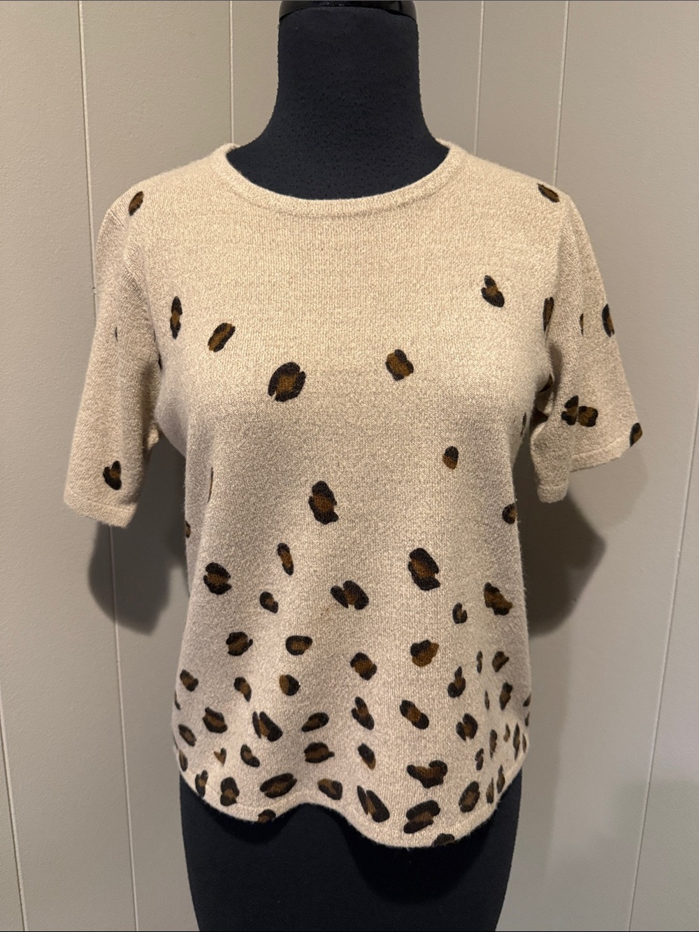 Studio Works Women’s Petite Small Beige Short Sleeve Leopard Print Knit Top